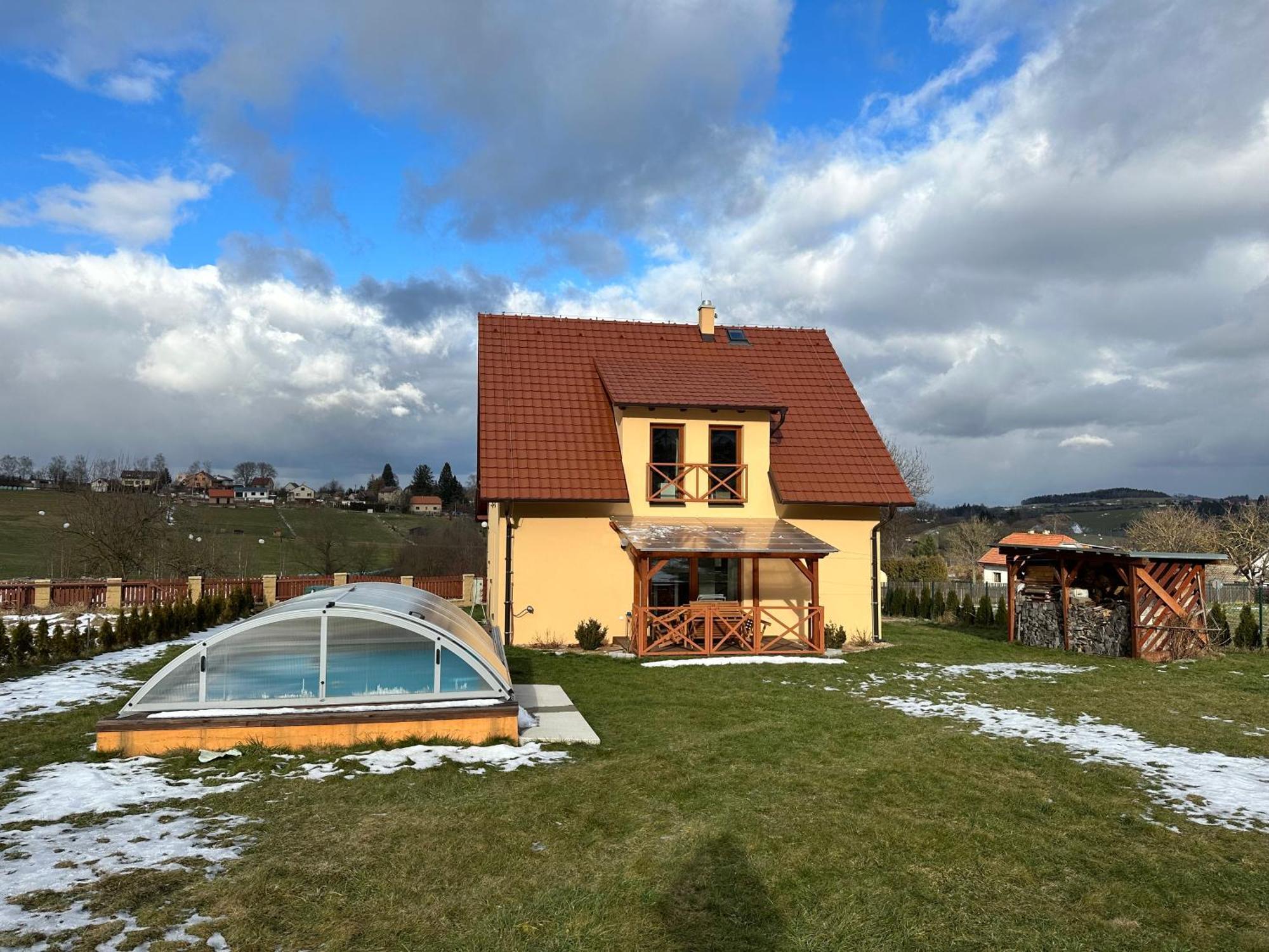 Dum Hermanicky Buitenkant foto